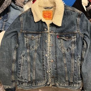 LEVI’s jean jacket Size SMALL